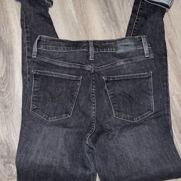 Classic Faded Black Women's Levi’s Jeans - Picture 3 of 4
